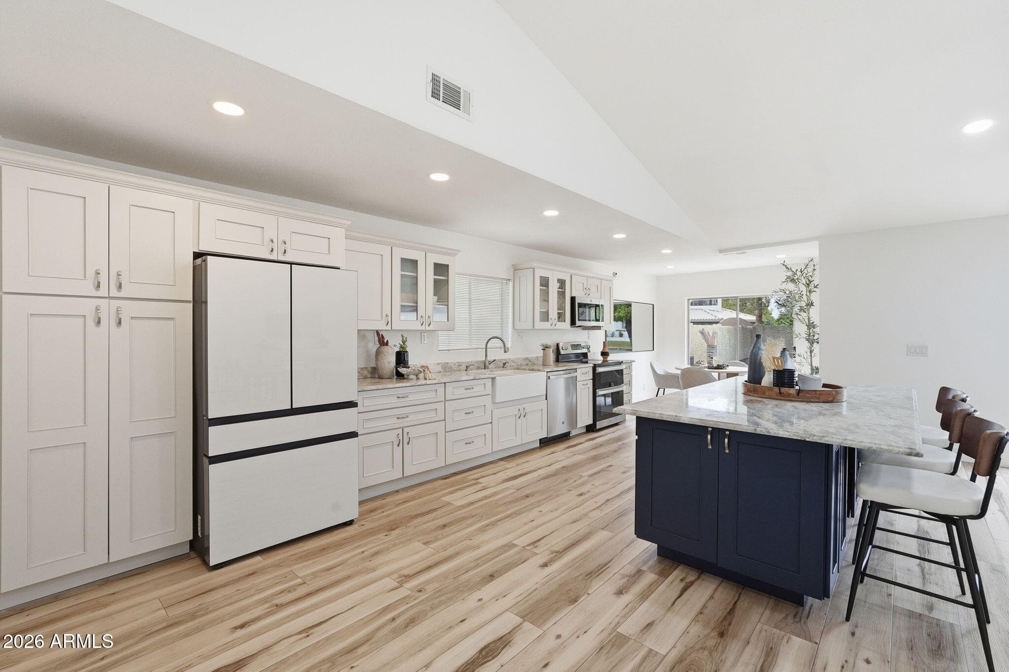 978 E Driftwood Drive — photo 2