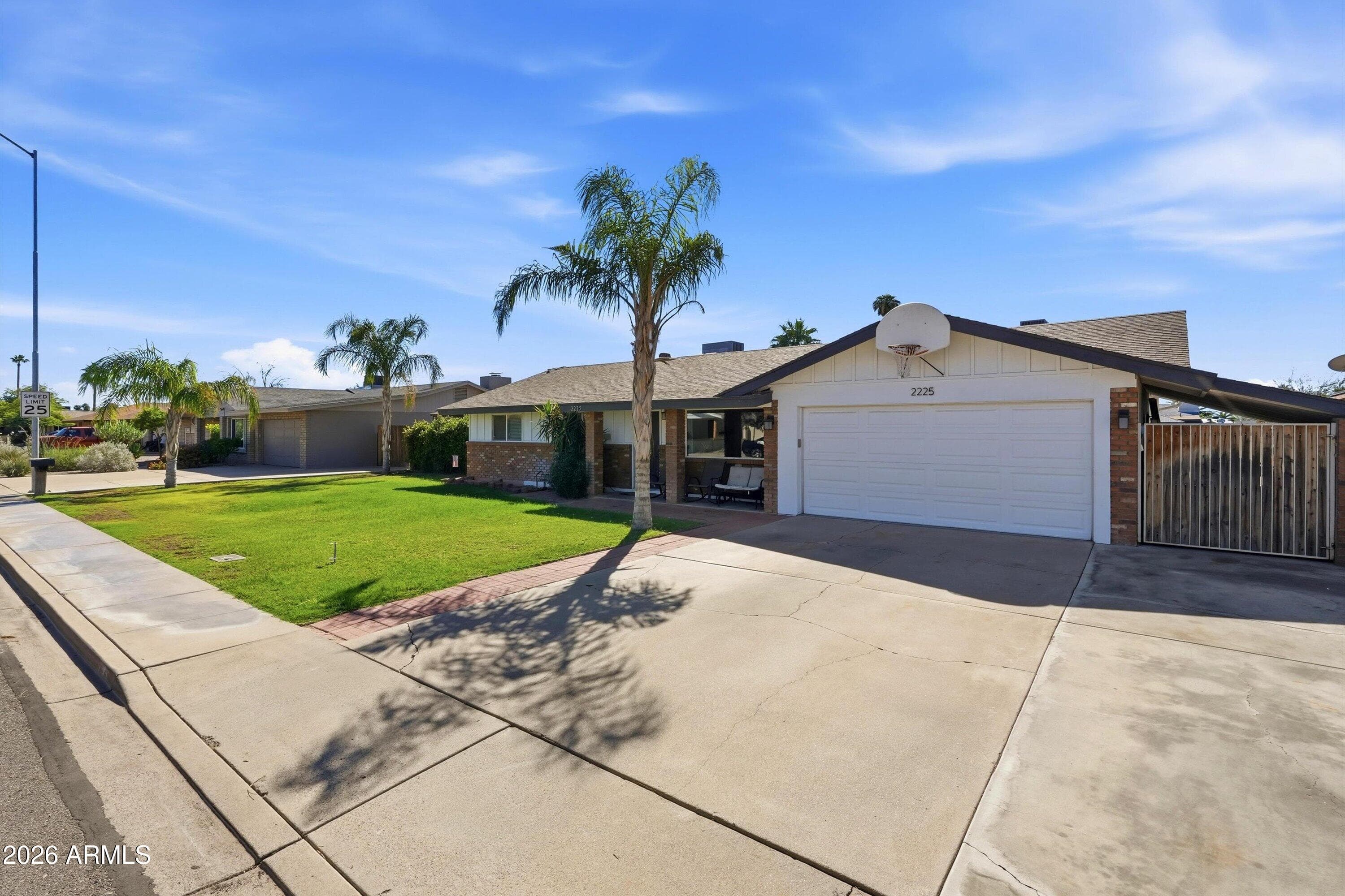 2225 E Fairfield Street — photo 3