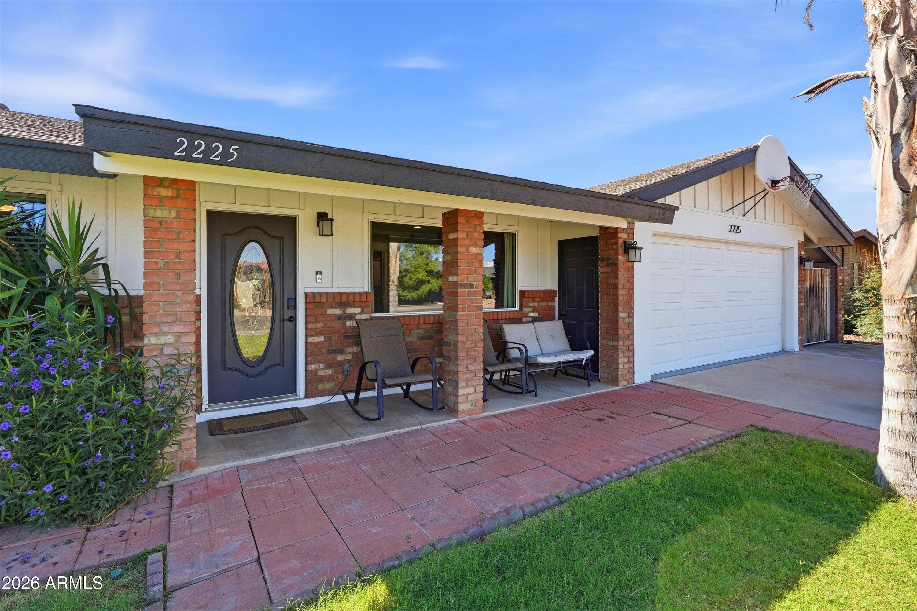 2225 E Fairfield Street — photo 4