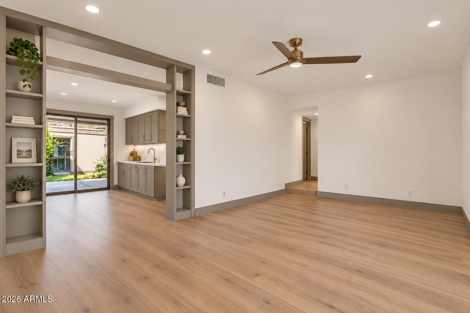 939 N Revere Street — photo 7