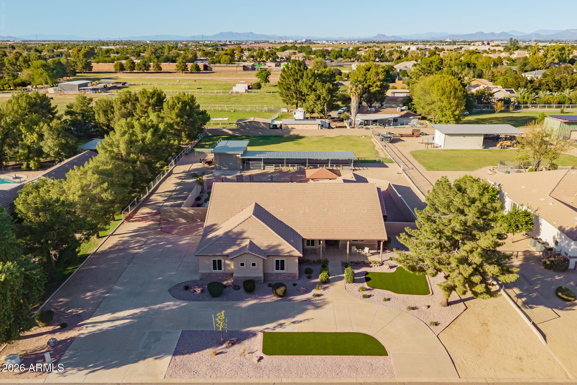 1744 E Country Lane