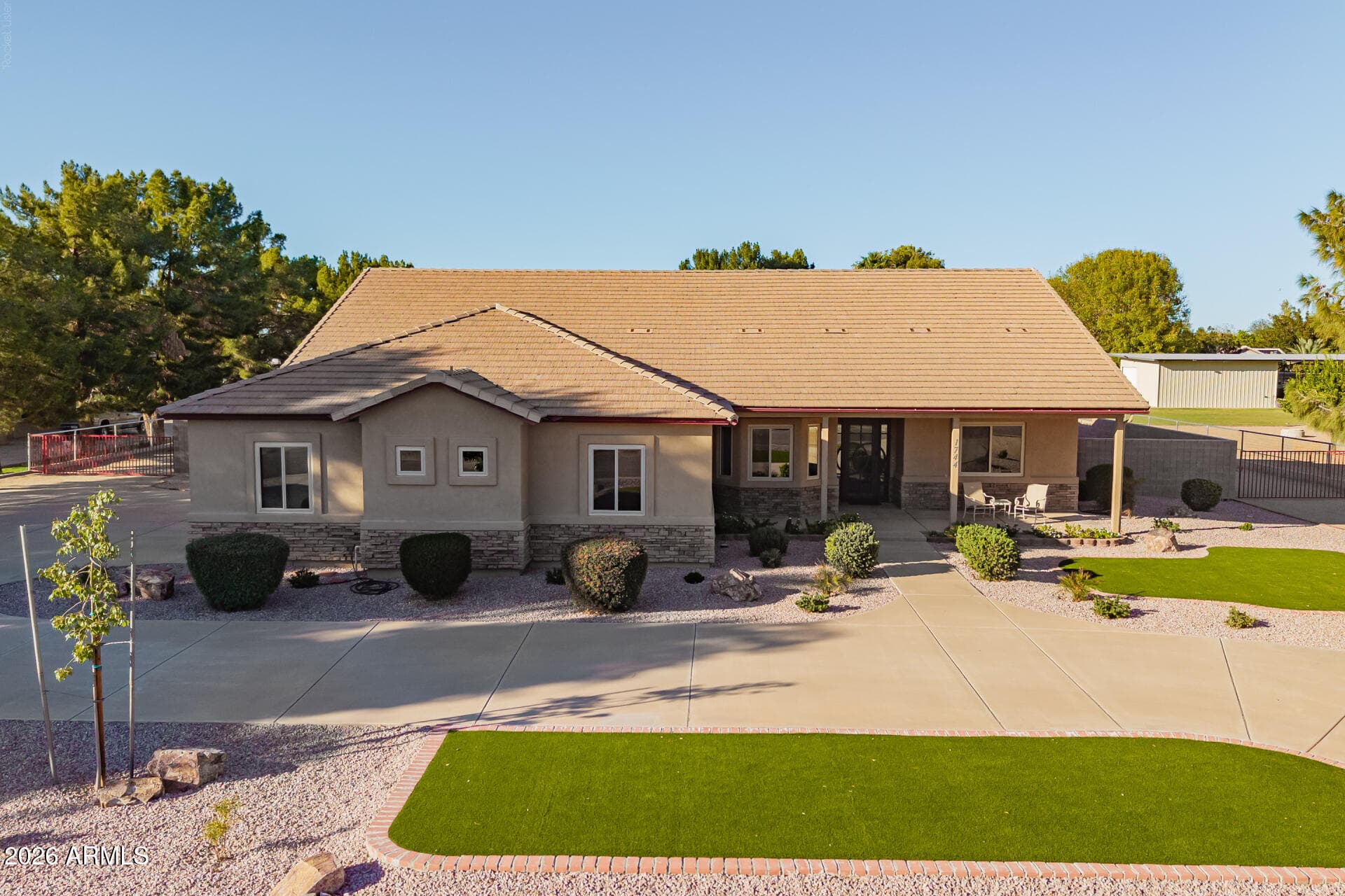 1744 E Country Lane — photo 5