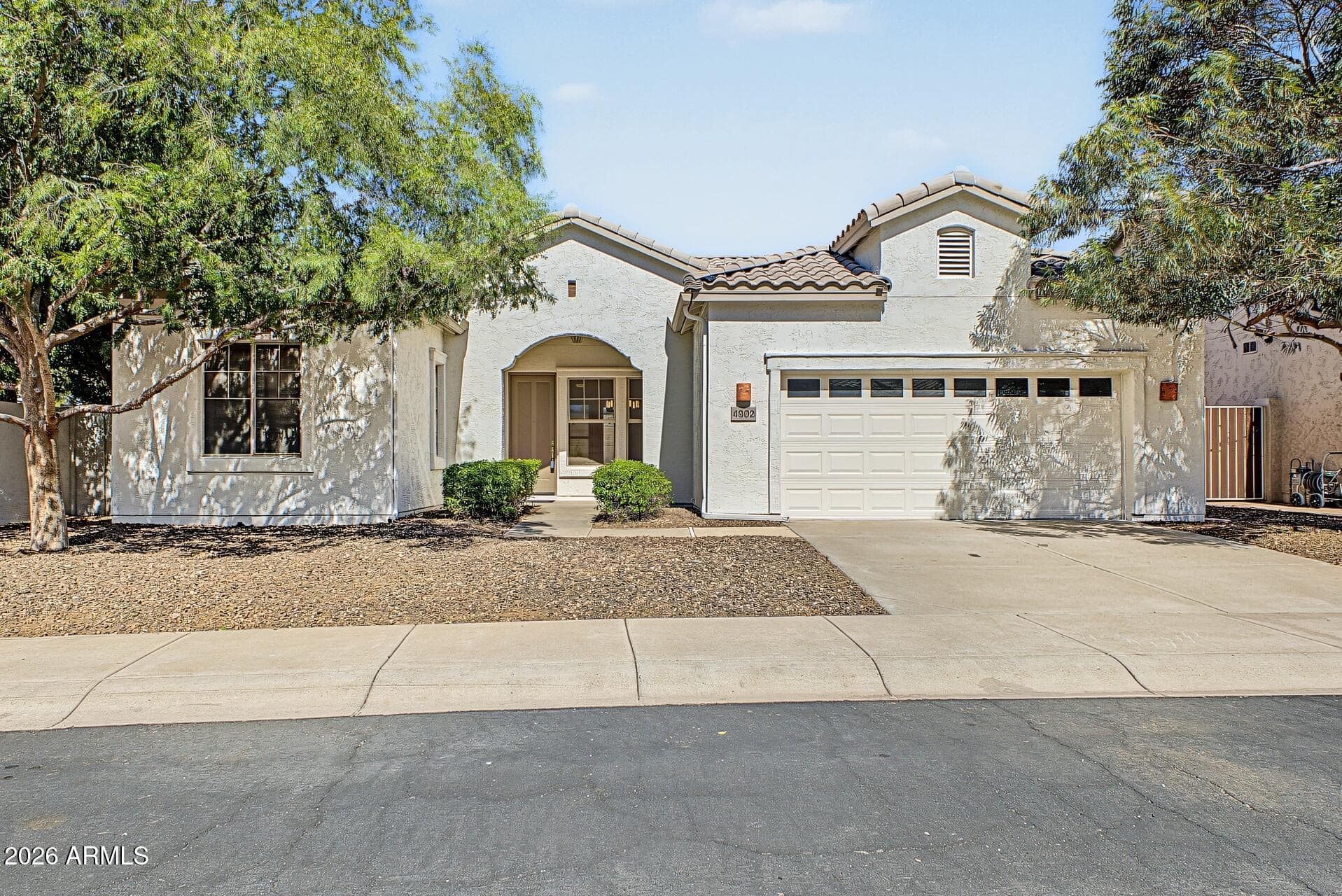 4902 E Villa Theresa Drive — photo 2
