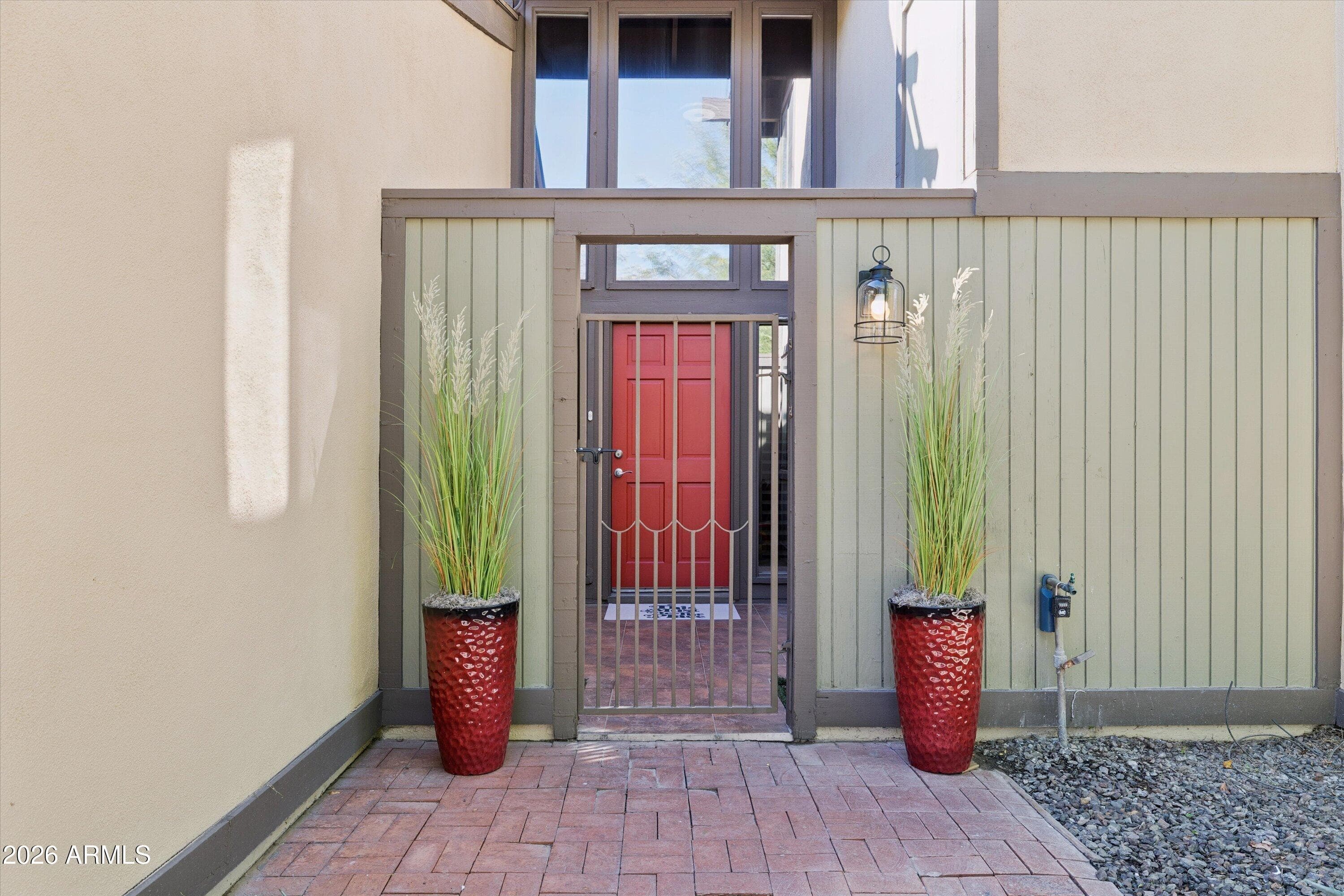 7348 N 7th Place — photo 3