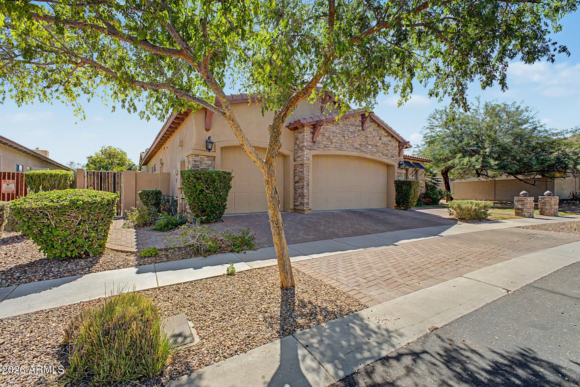 3238 E Mountain Village Circle — photo 2