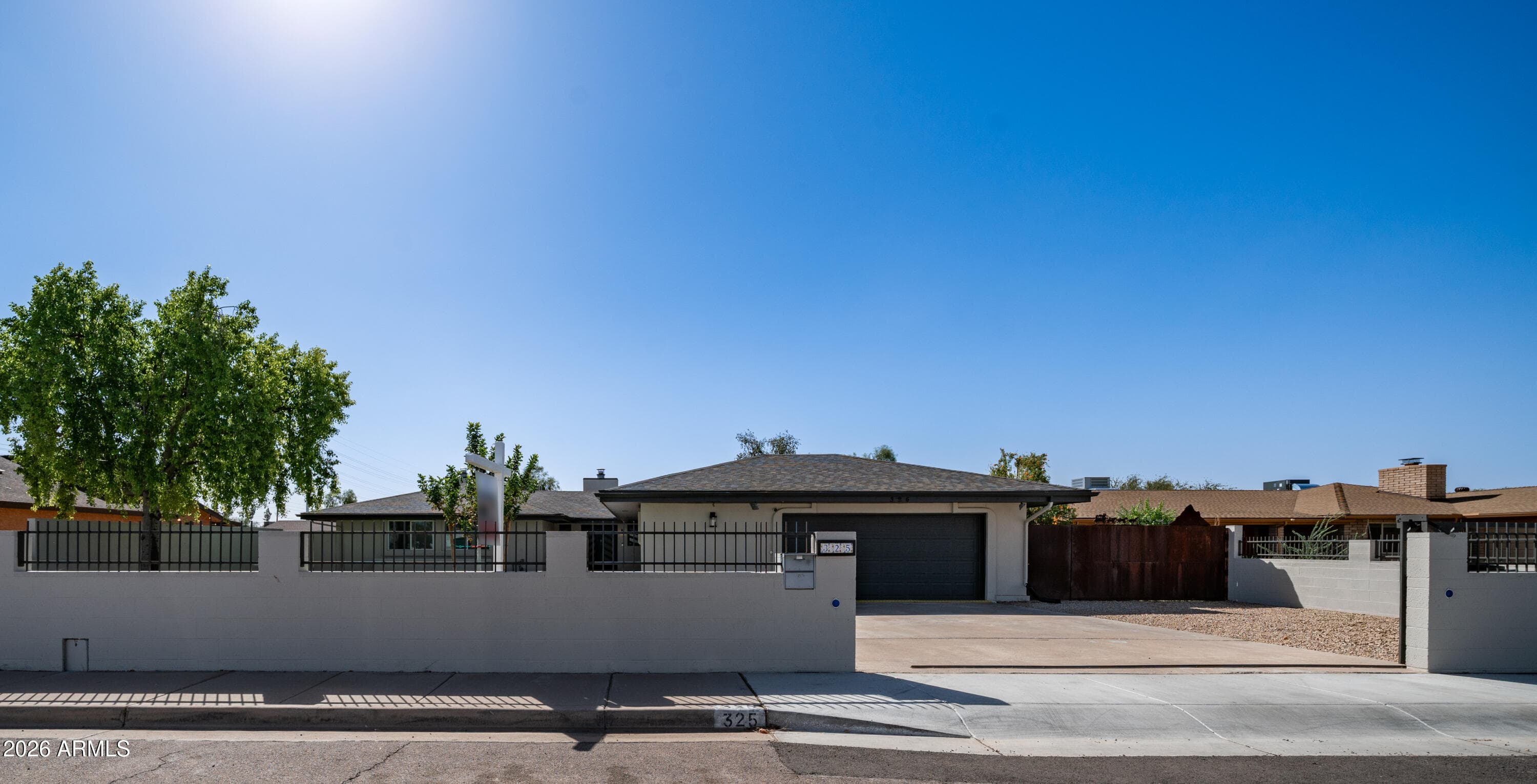 325 W Manhatton Drive