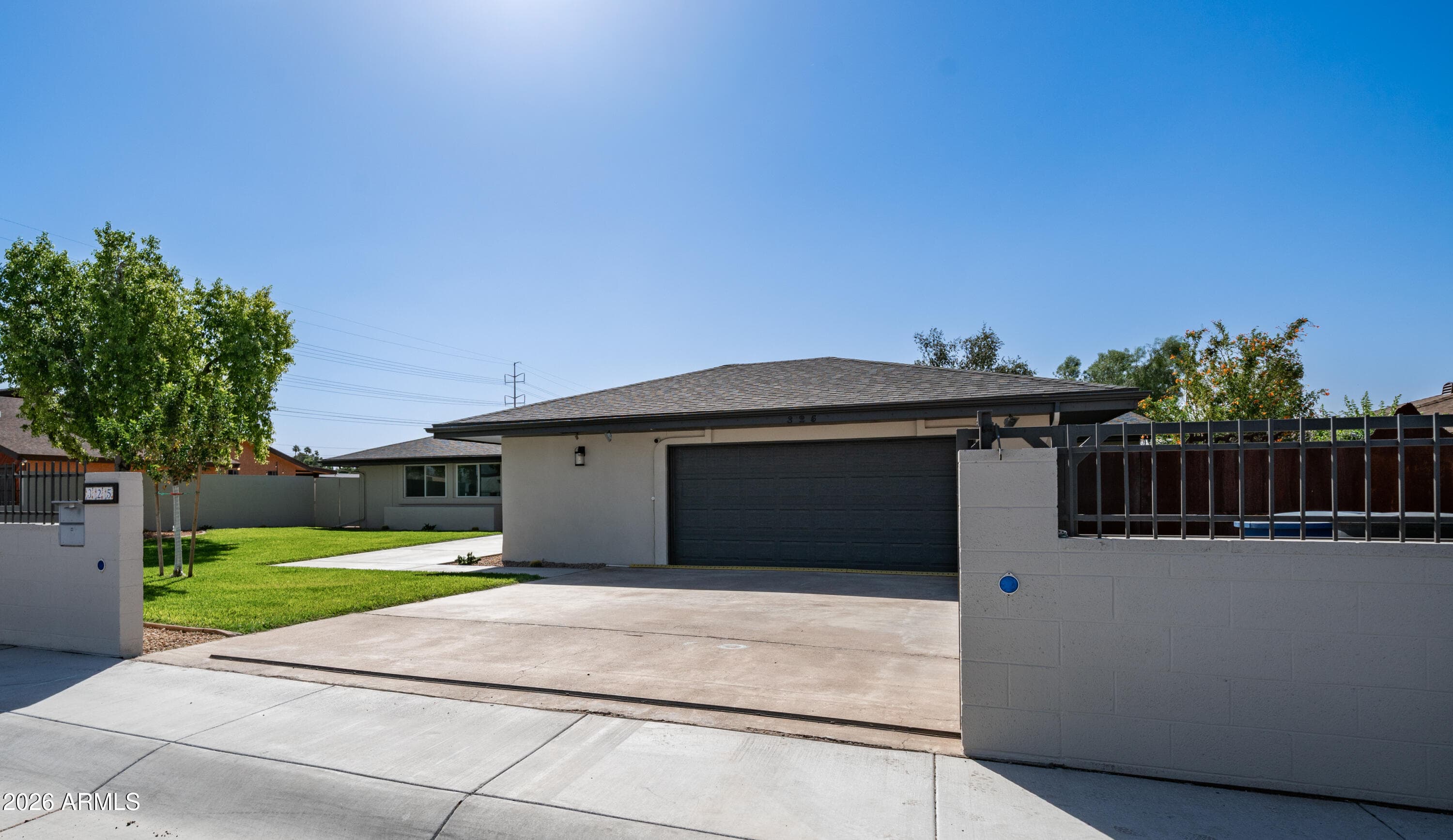 325 W Manhatton Drive — photo 6