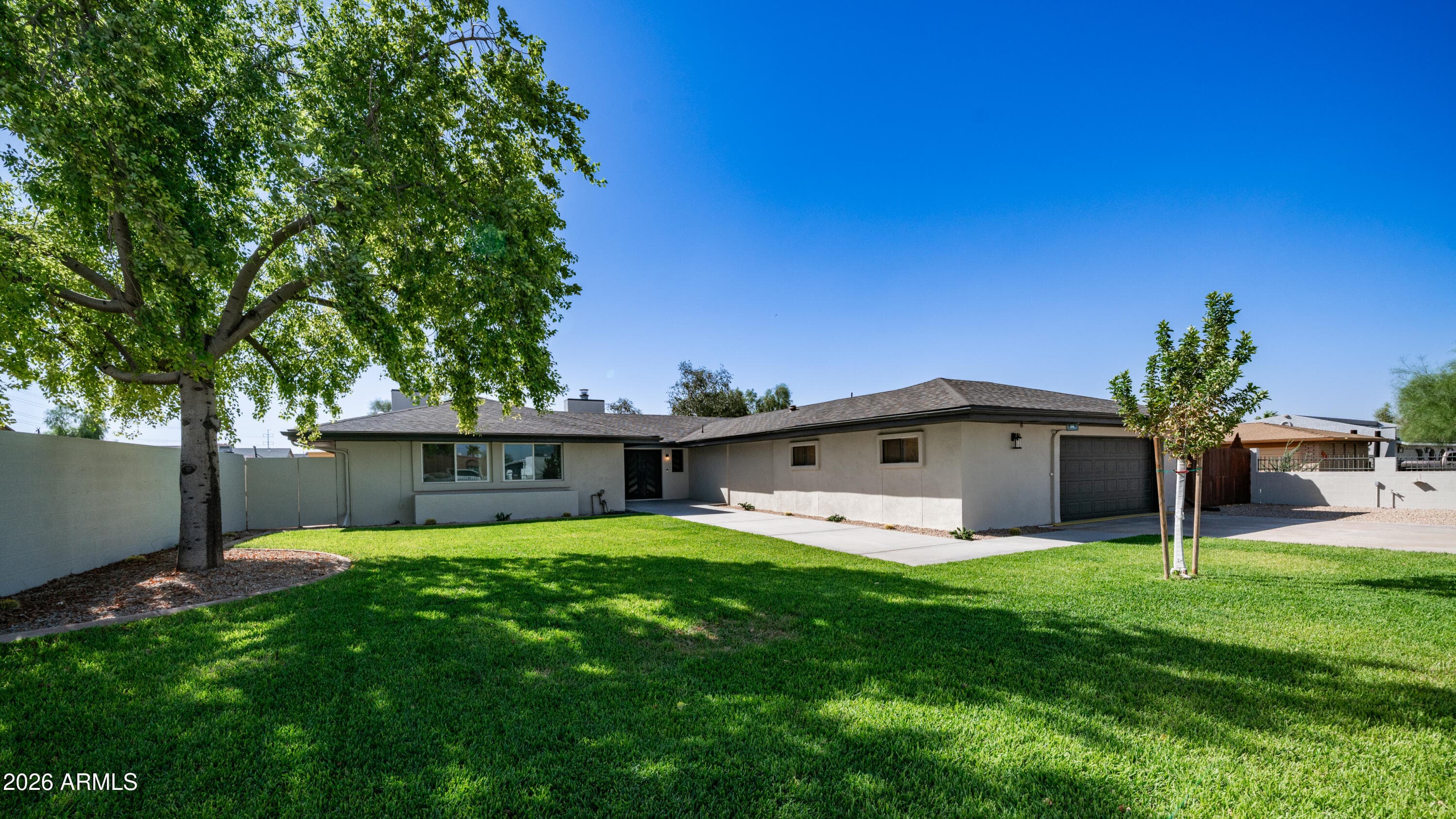 325 W Manhatton Drive — photo 7