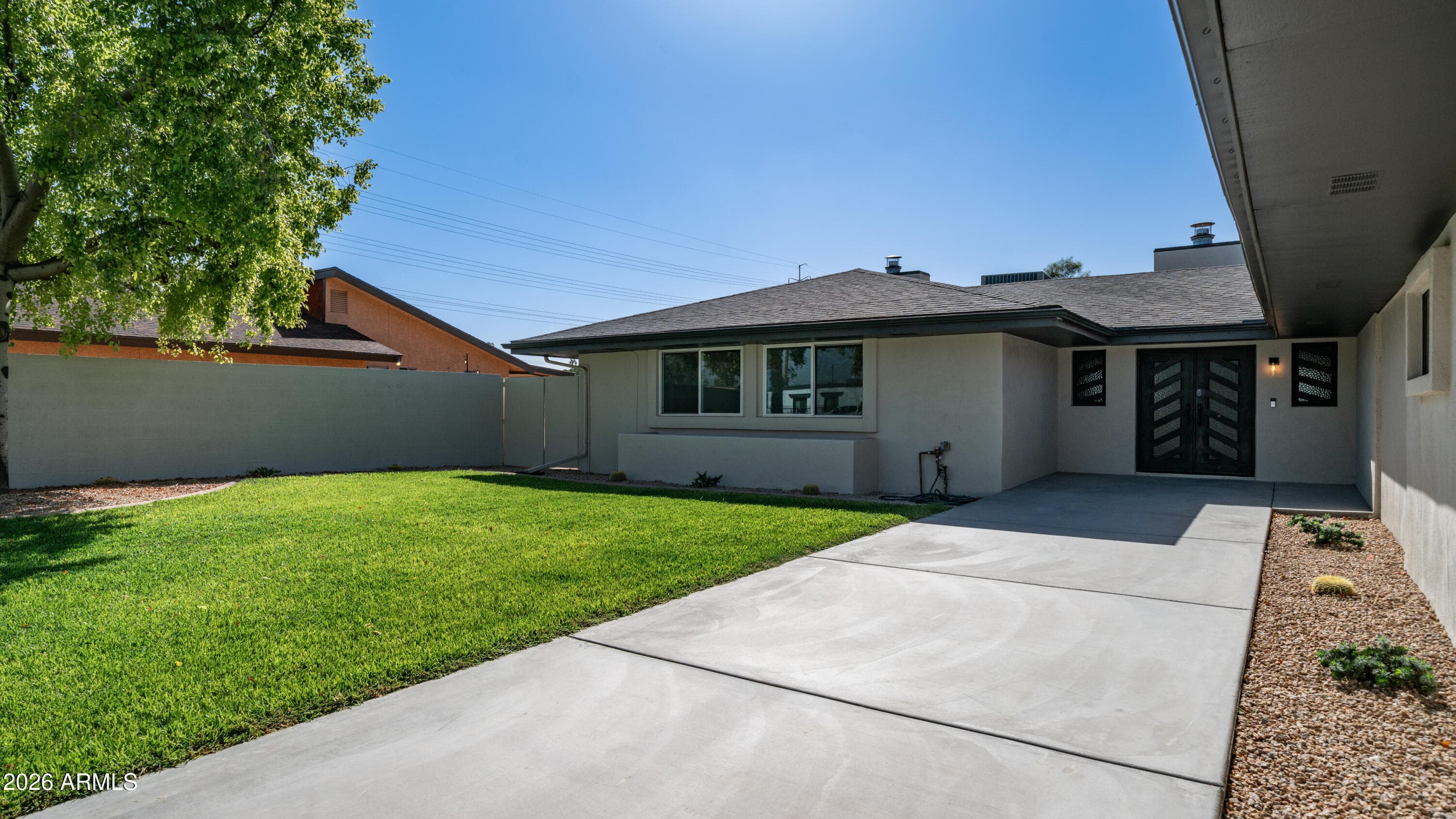 325 W Manhatton Drive — photo 8