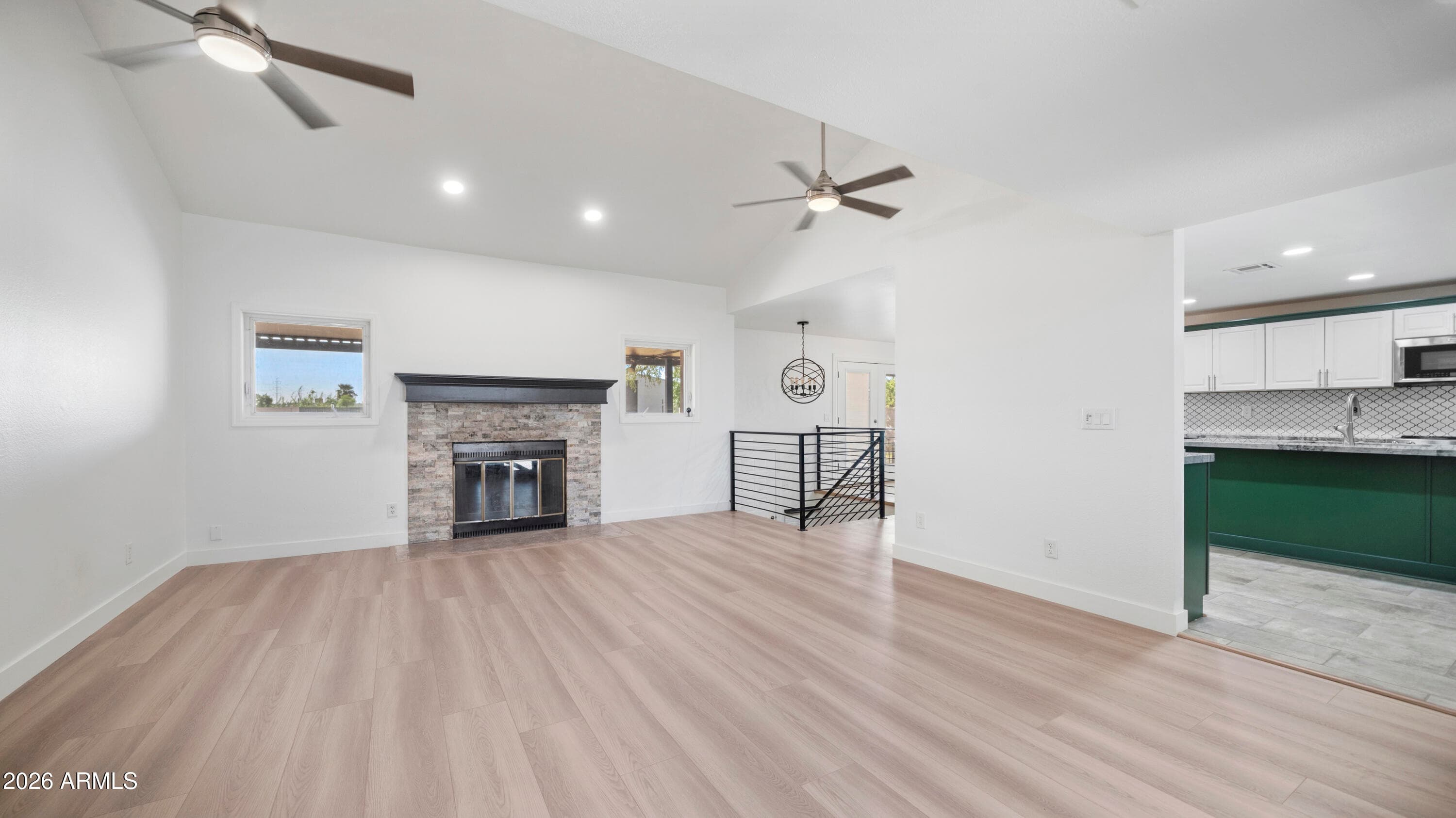 325 W Manhatton Drive — photo 3