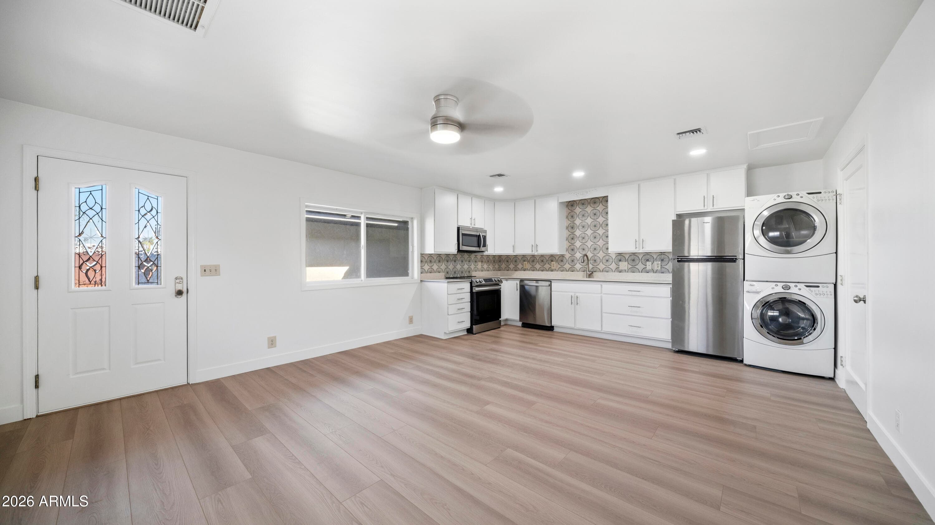 325 W Manhatton Drive — photo 4