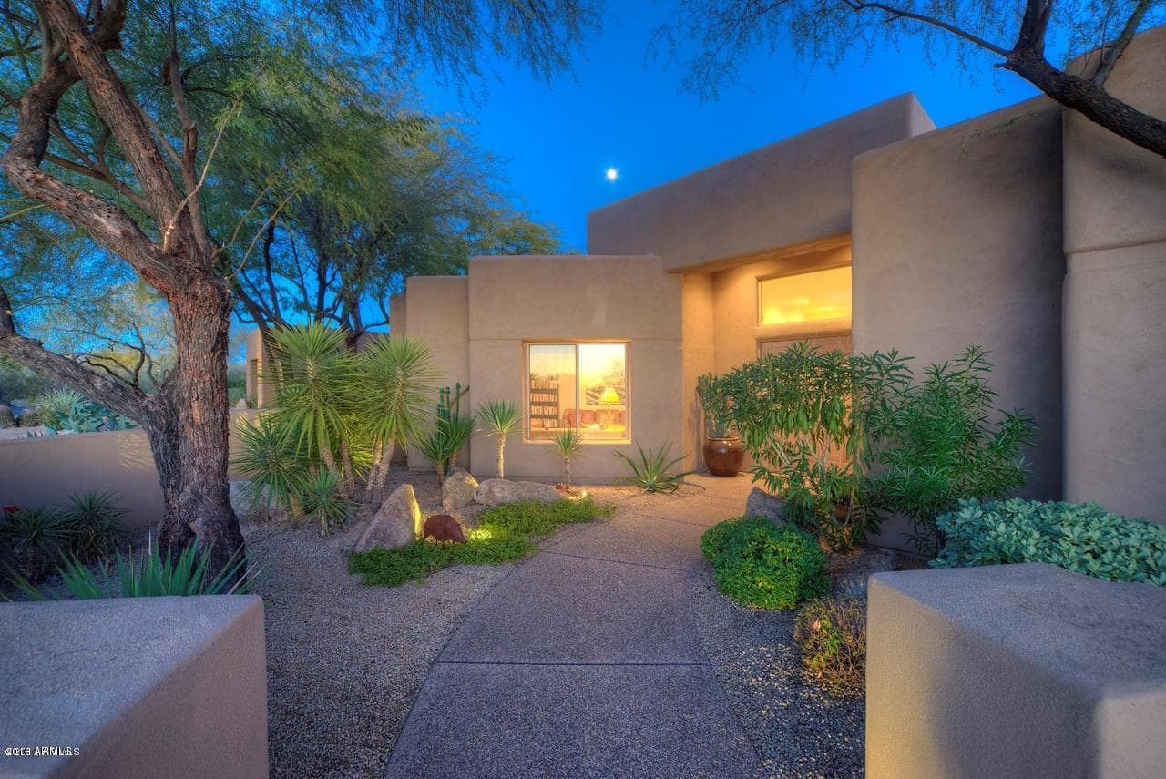 34125 N Boulders Parkway