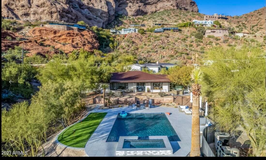 5222 N Saddle Rock Drive
