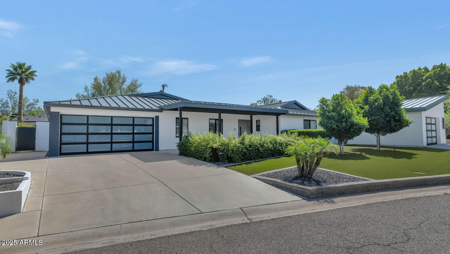 3420 E Oregon Avenue