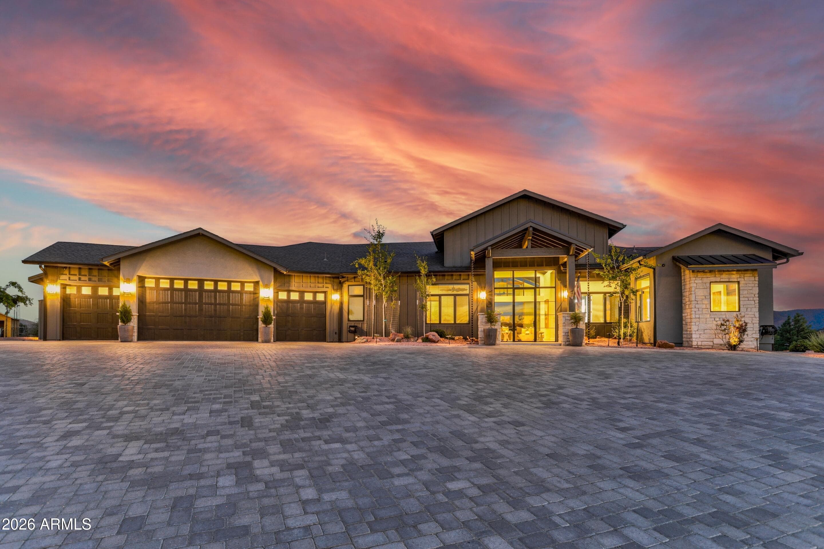 153 E Saddleback Trail