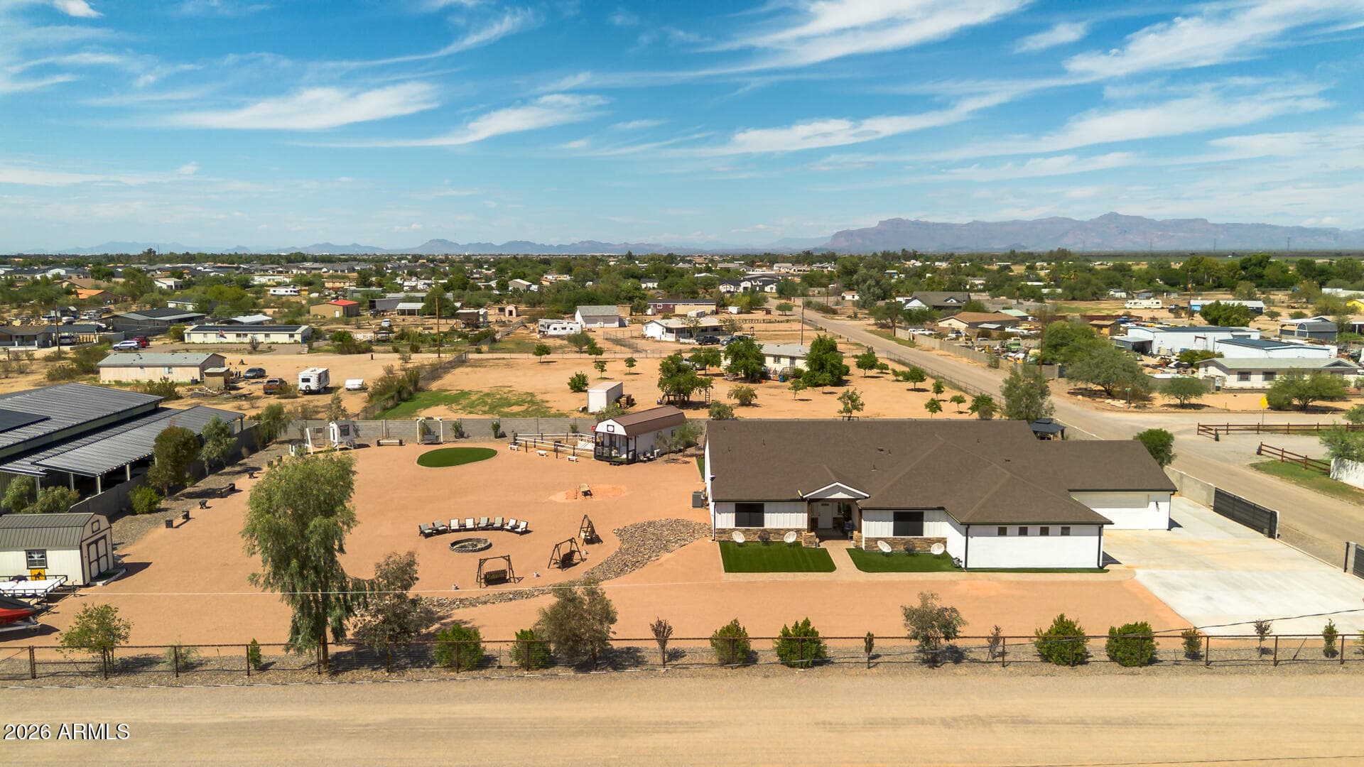 4464 E Vista Grande