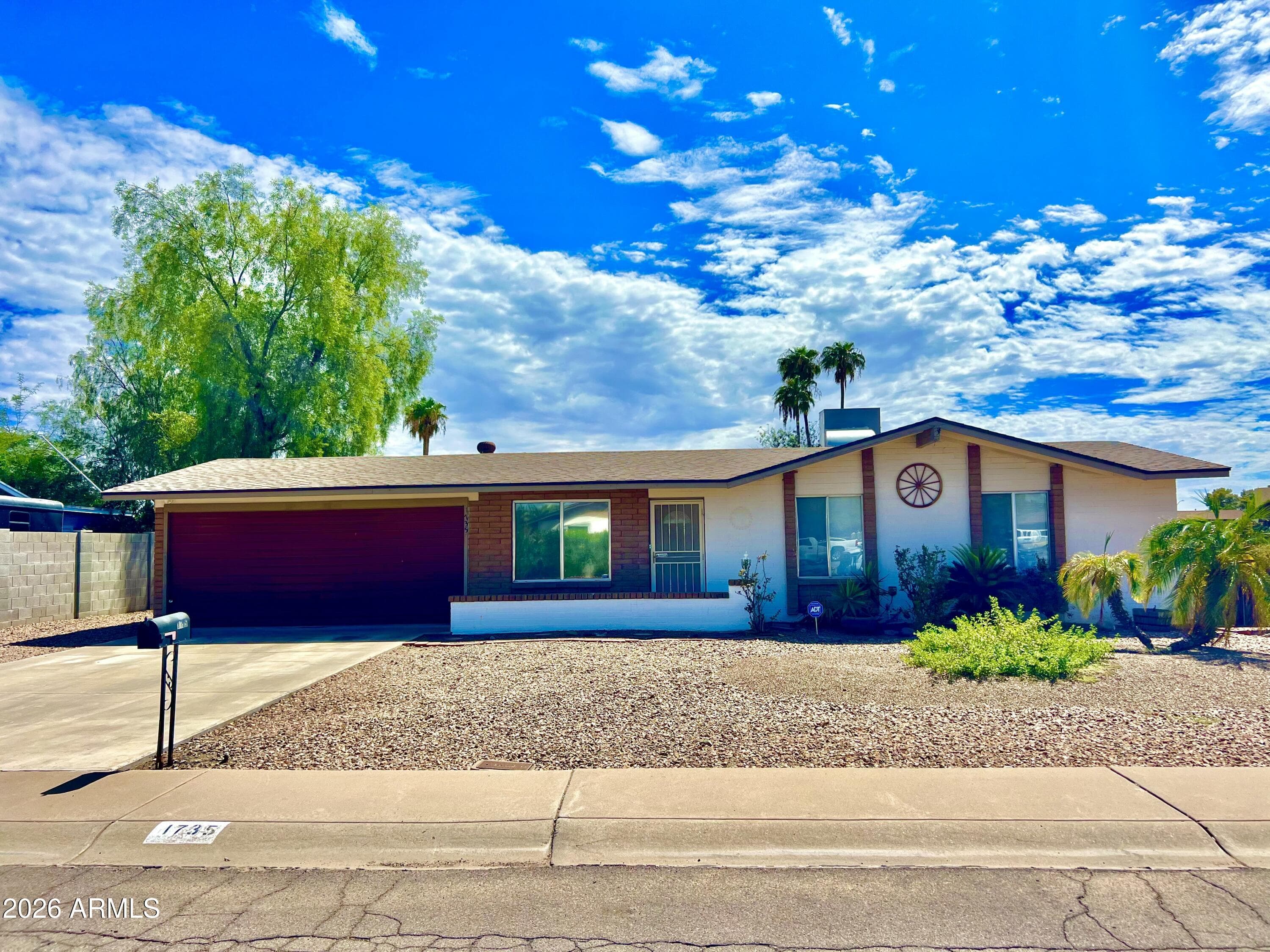 1735 W Wagoner Road, Phoenix, Arizona