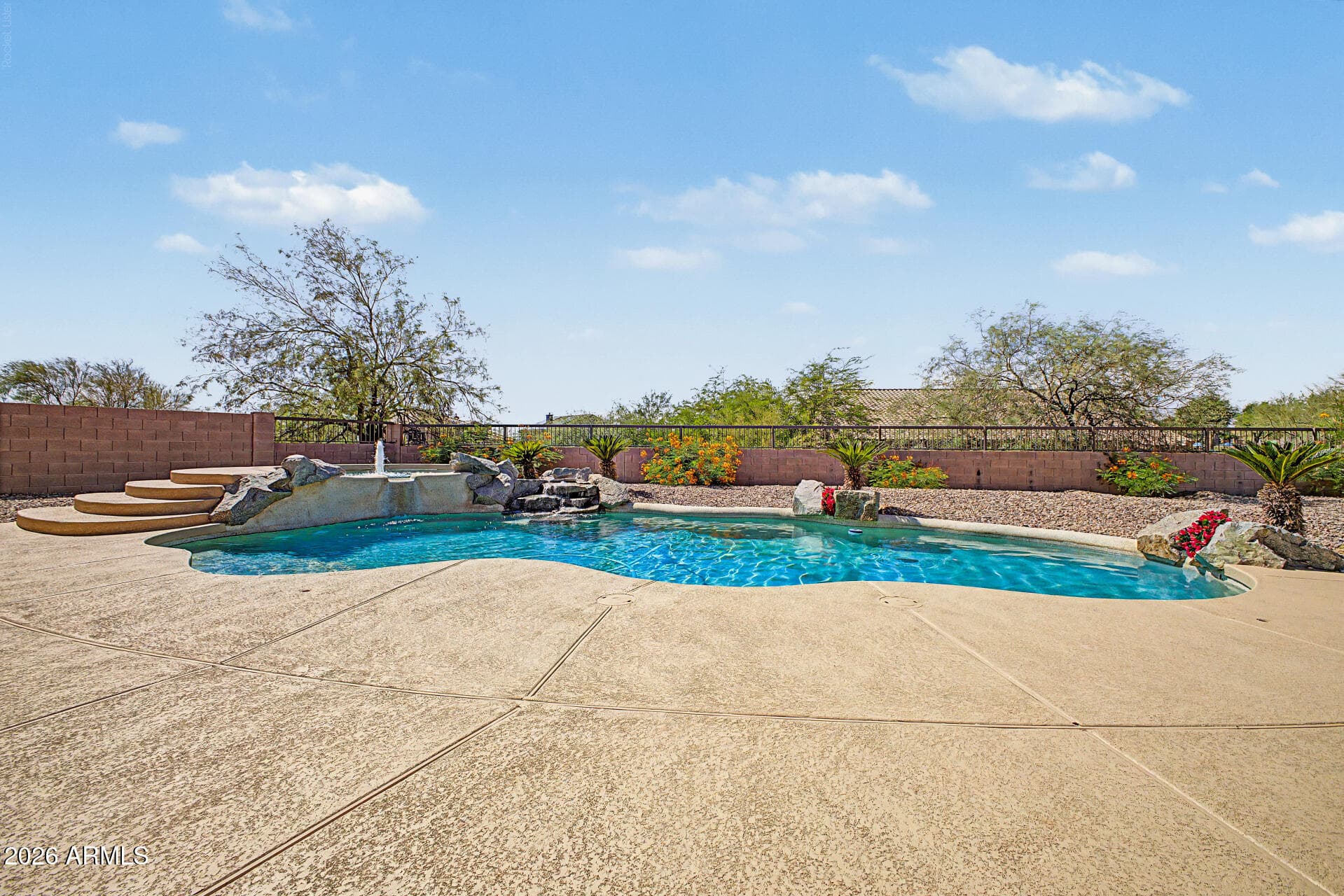 7926 E Saddleback Circle