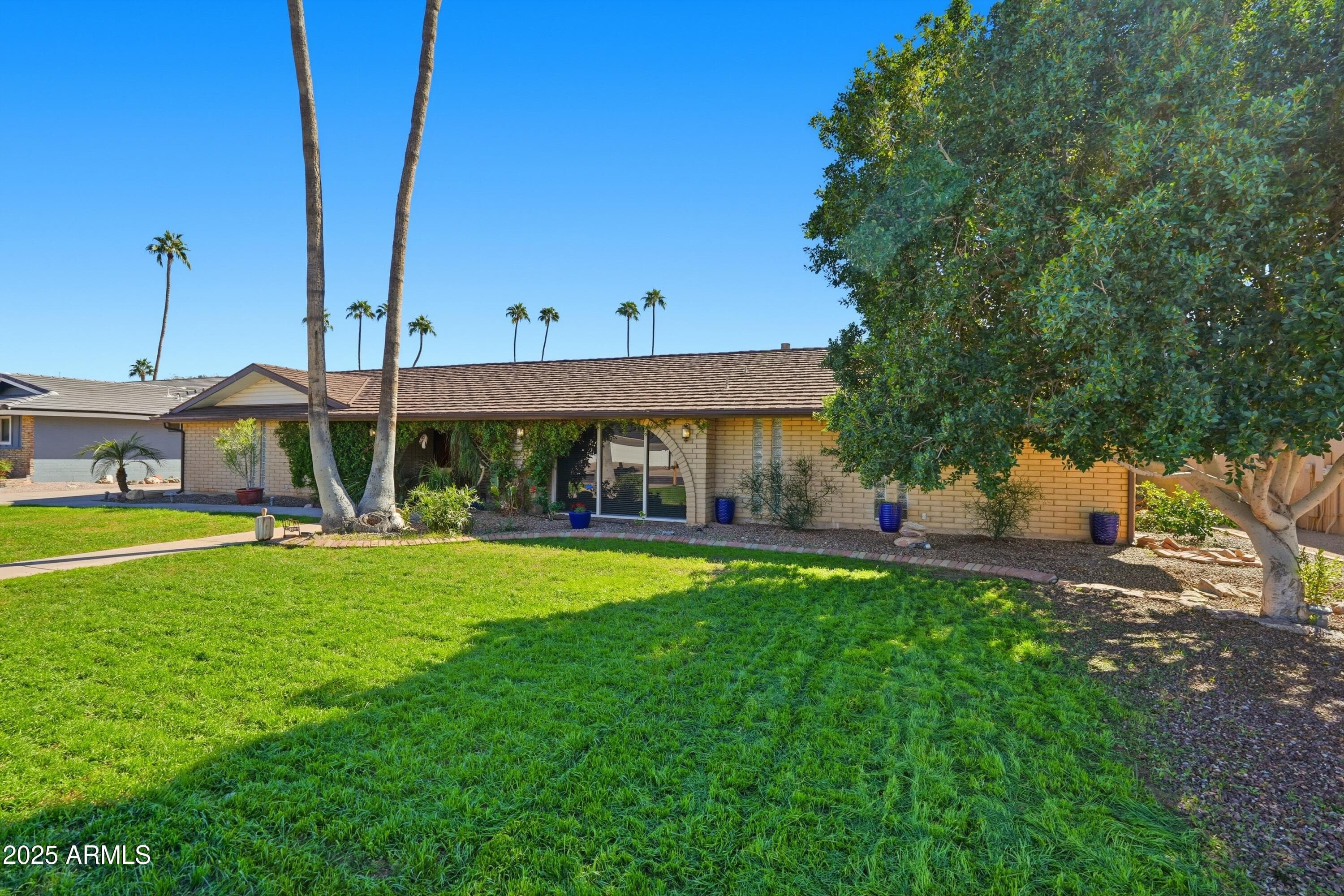 19 E Canterbury Court, Phoenix, Arizona