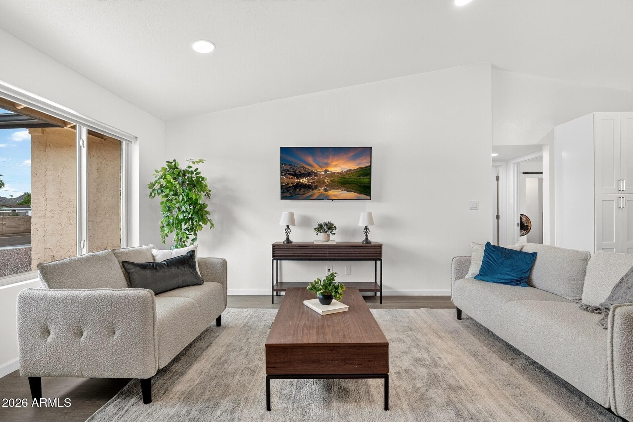 2826 E Cactus Road, Phoenix, Arizona