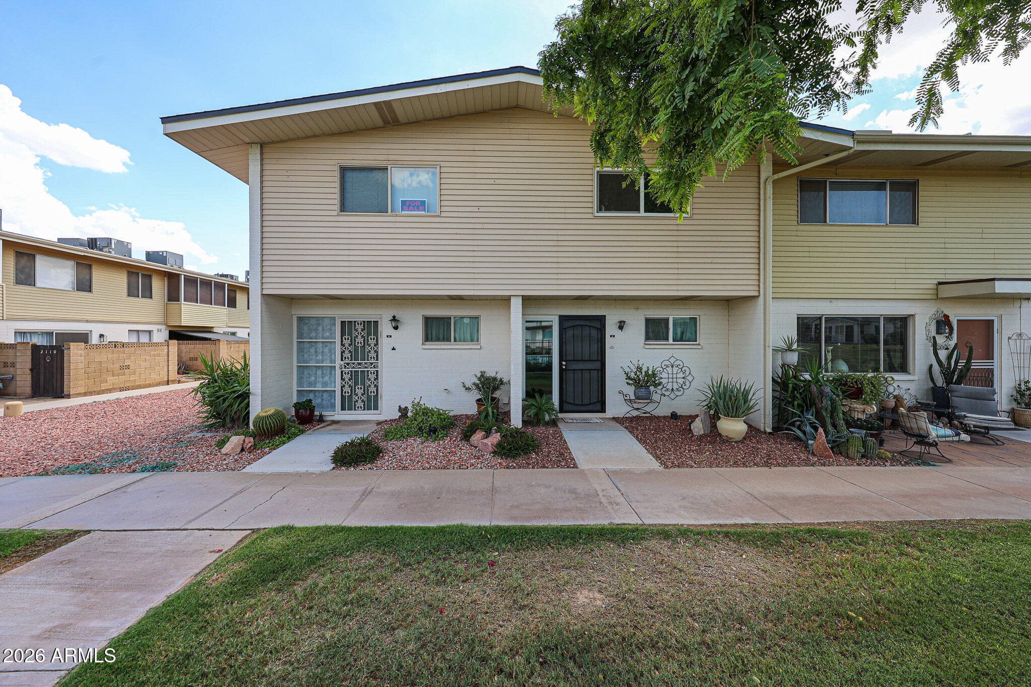 8211 E Garfield Street J12, Scottsdale, Arizona
