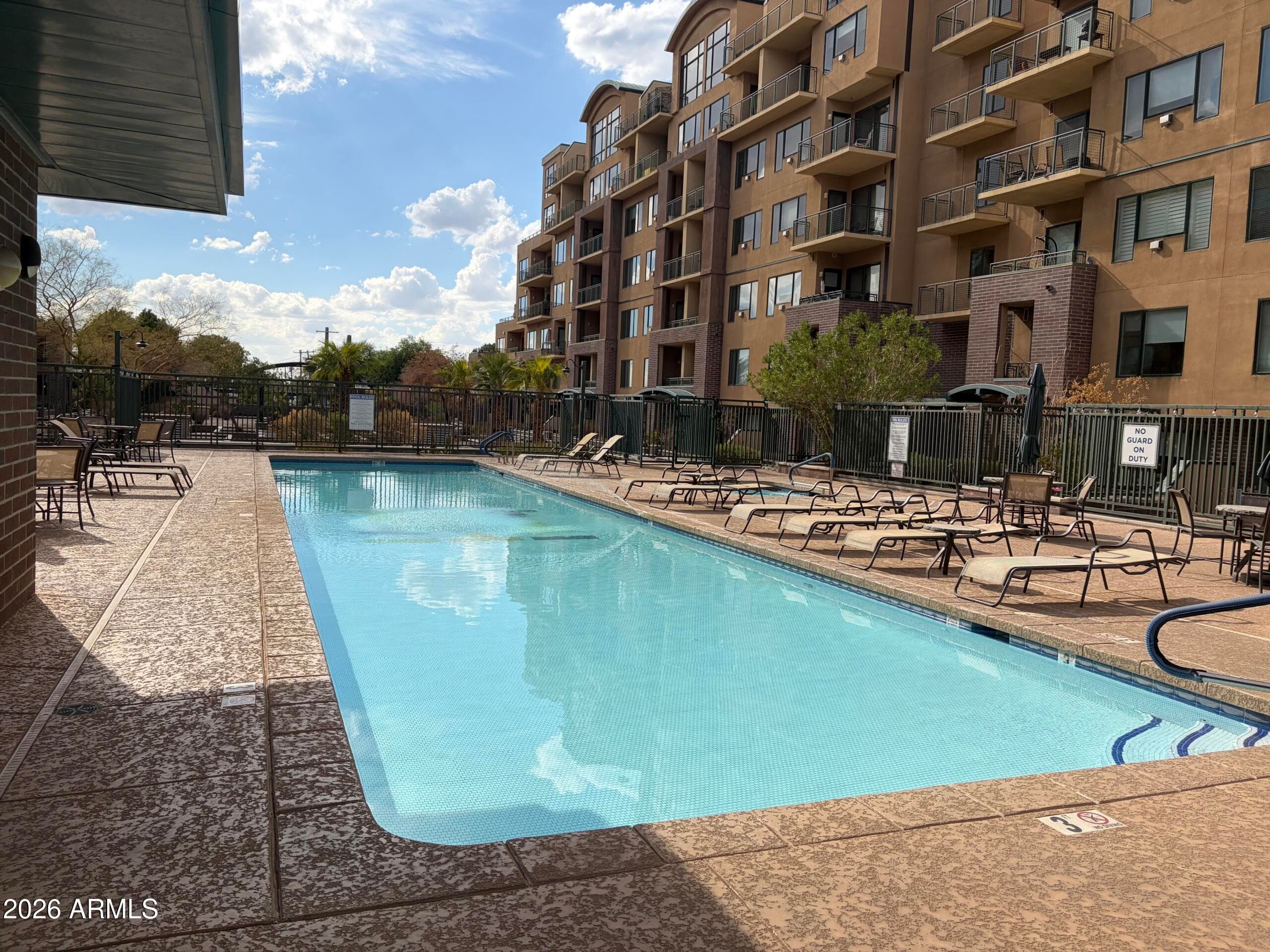 17 W Vernon Avenue 612