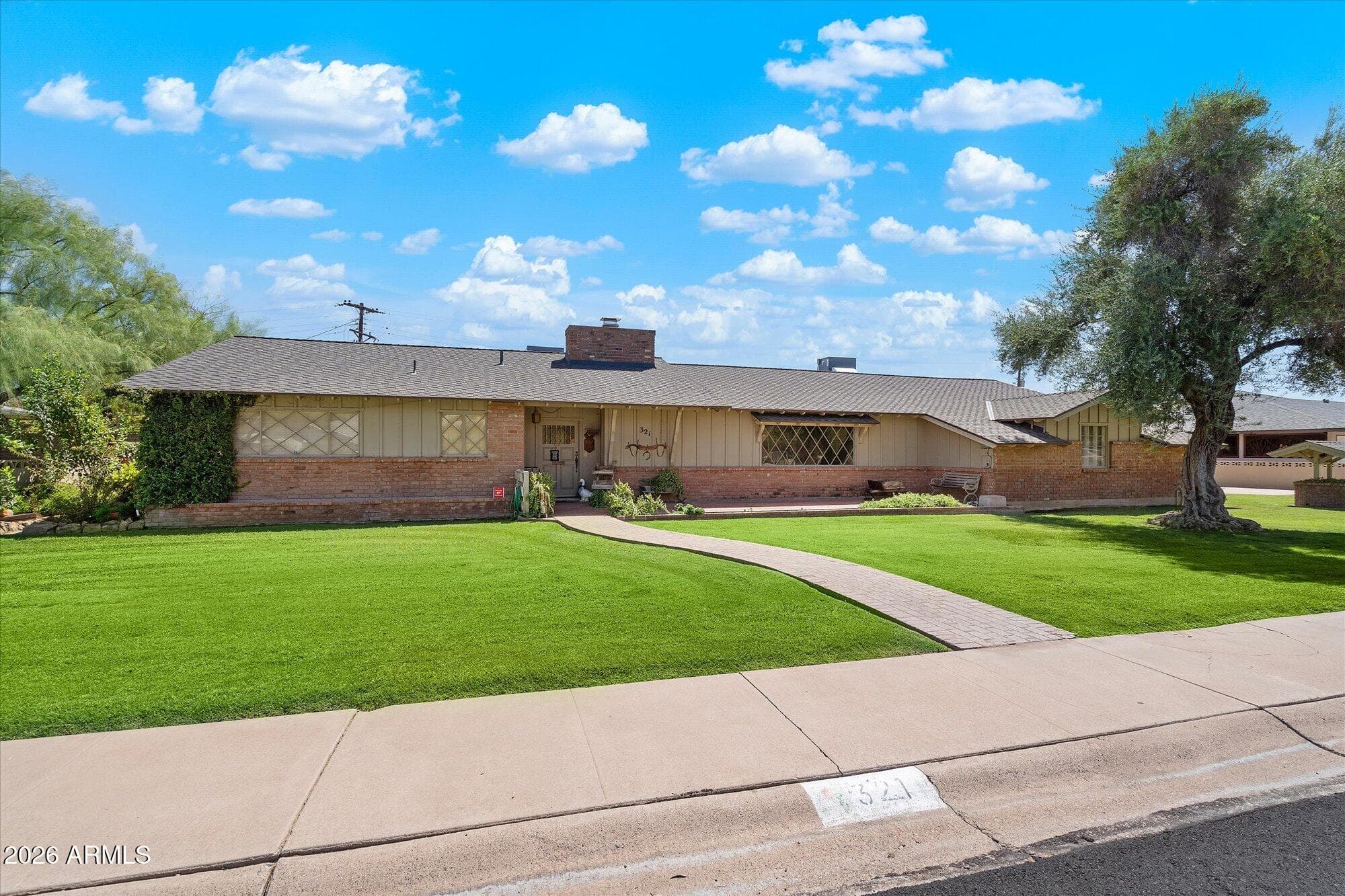 321 E Concorda Drive