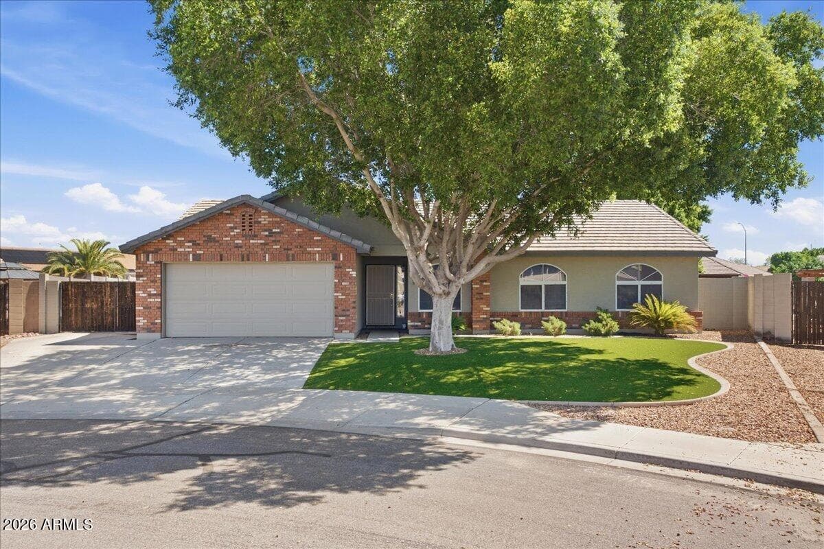555 S Hastings