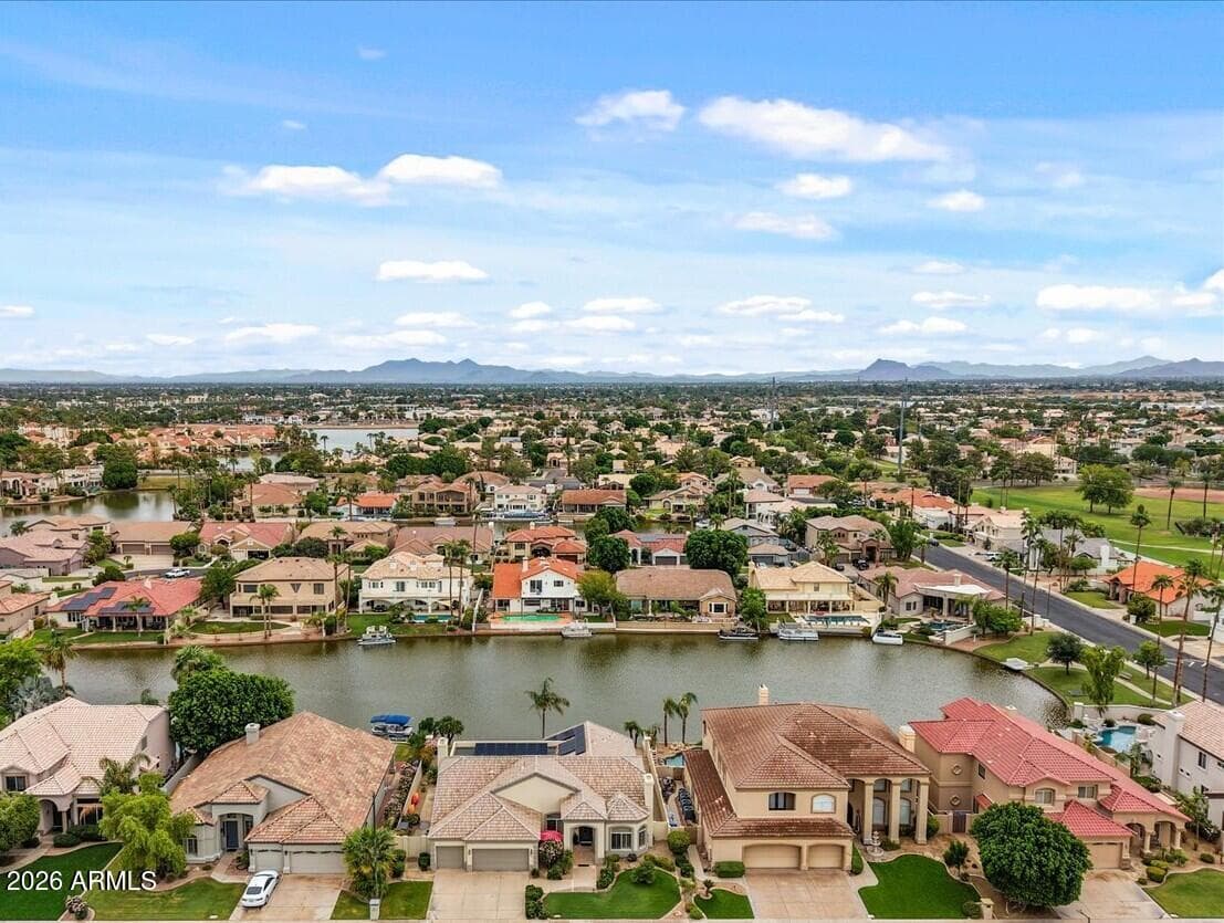 1902 E Willow Tree Court