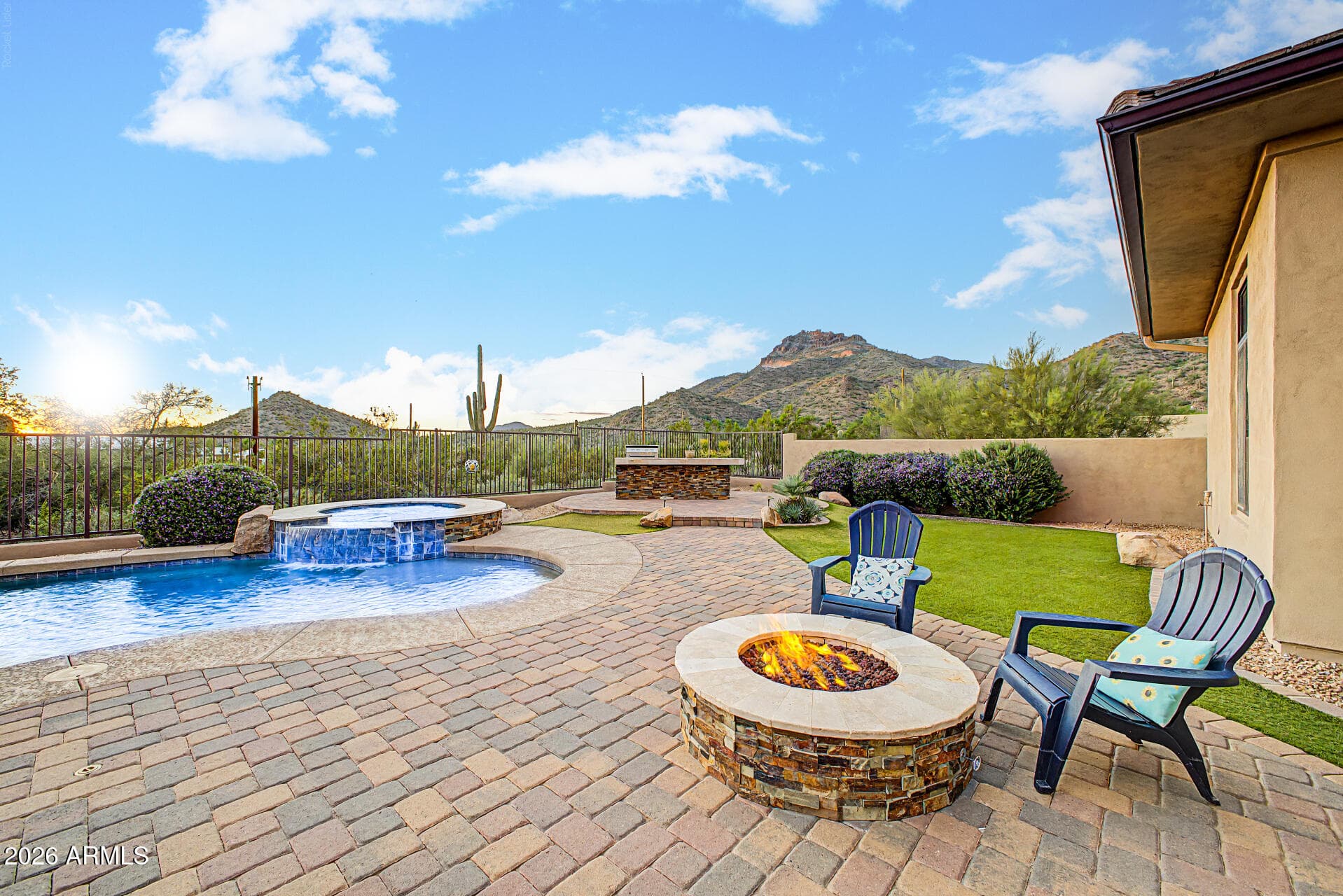 2554 N Tambor