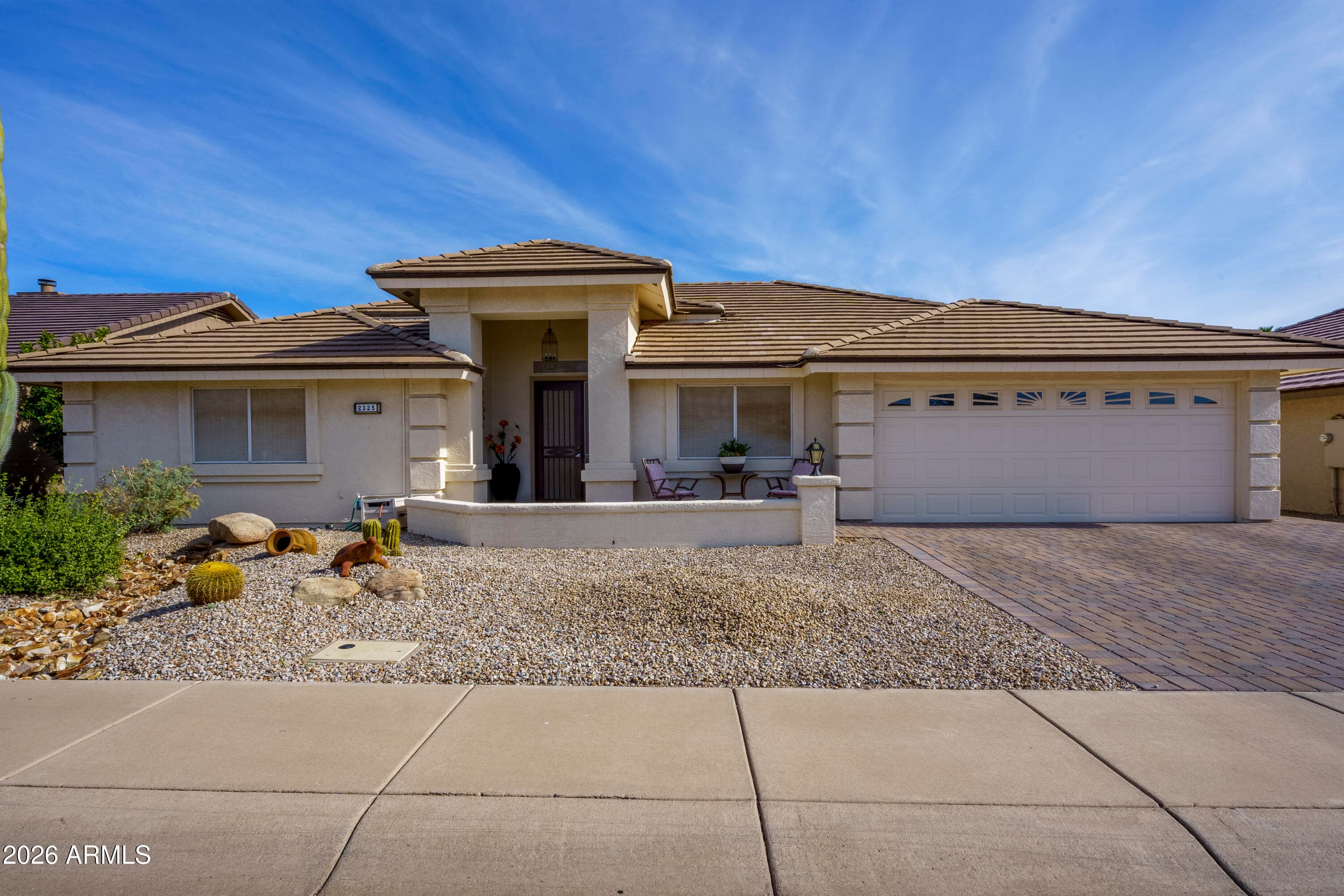 2325 S Olivewood